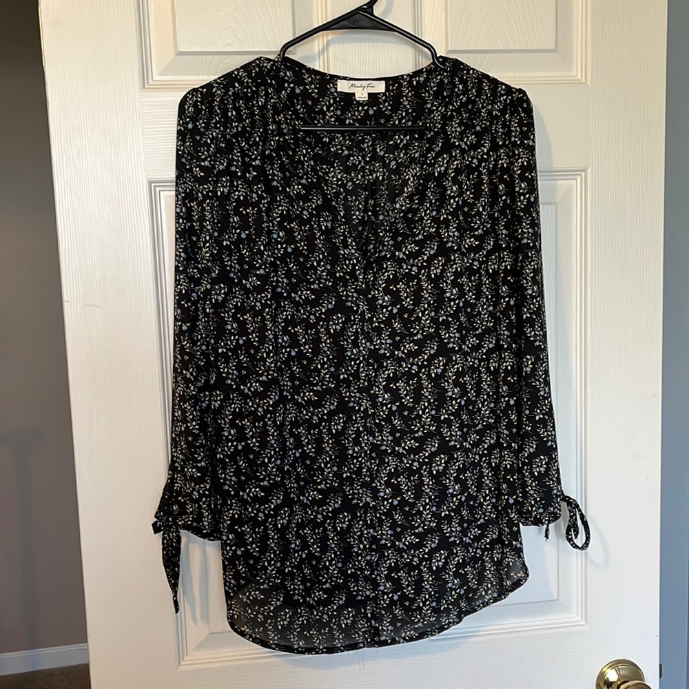 Monday Fun long sleeve floral blouse size Large NWOT from Stitch Fix